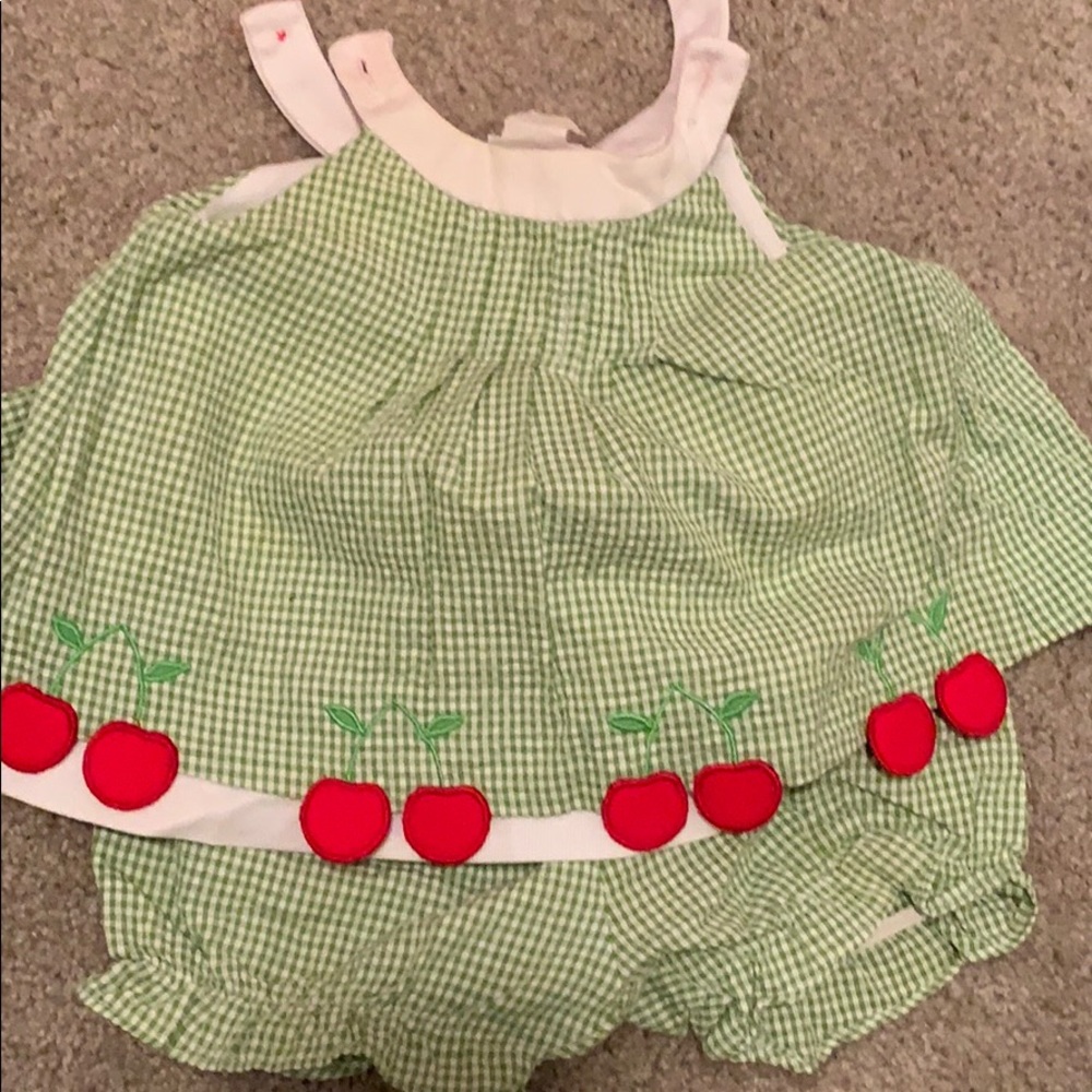 Cherry outfit 12M